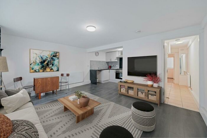 1 Bedroom Flat To Rent In Lewisham Way, London, SE14