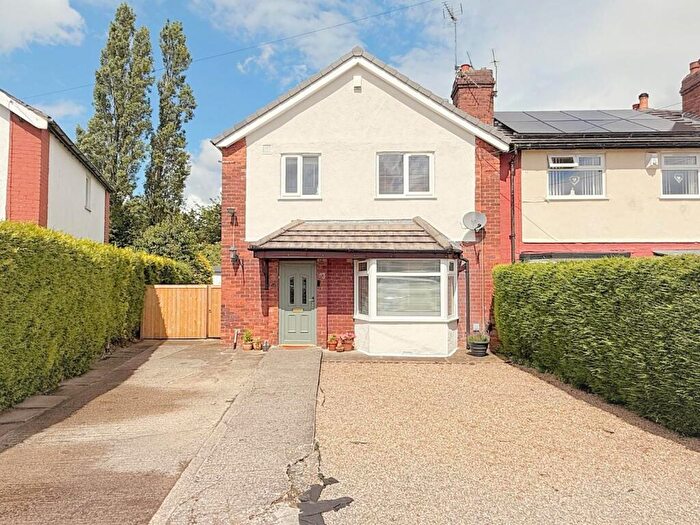 3 Bedroom End Of Terrace House For Sale In Hawkswood Crescent, Leeds, LS5