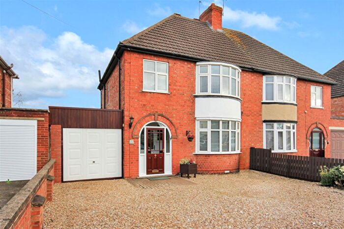 3 Bedroom Semi-Detached House For Sale In Senwick Road, Wellingborough, NN8