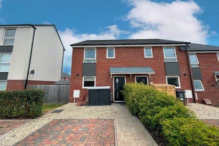 2 Bedroom End Of Terrace House To Rent In Oxen Drive, Bridgwater, TA6