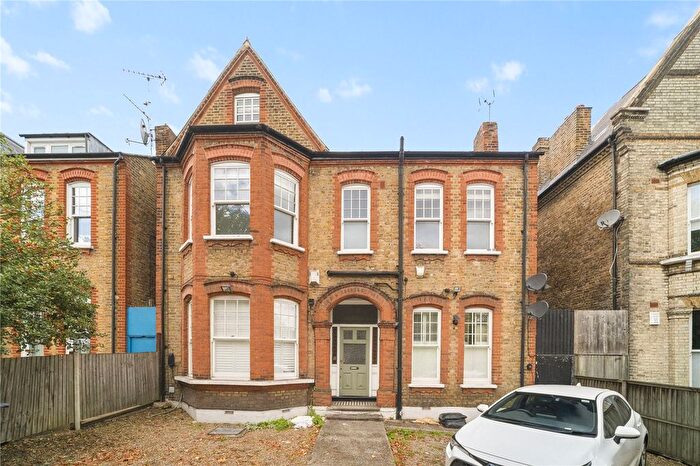 2 Bedroom Flat For Sale In Bedford Hill, SW12
