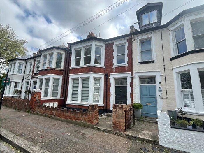 2 Bedroom Apartment To Rent In Marine Avenue, Westcliff-on-Sea, Essex, SS0