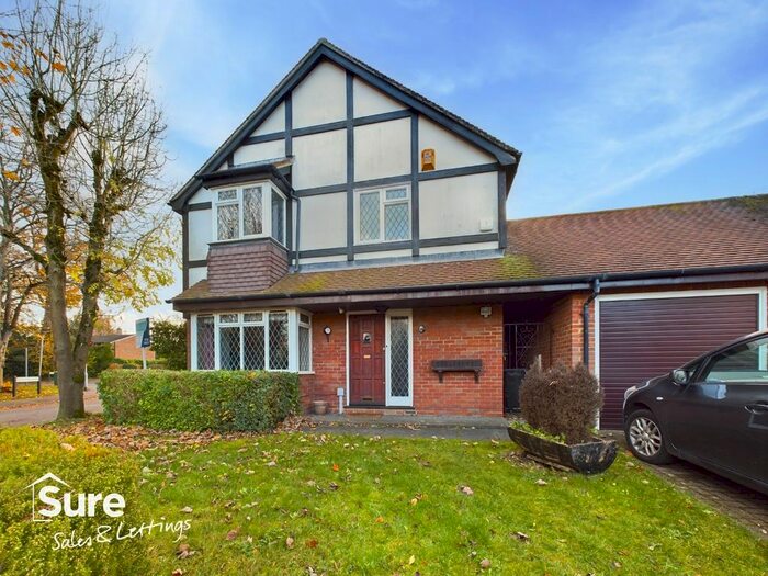 3 Bedroom Detached House To Rent In Trinity Walk, Hemel Hempstead, Hertfordshire, HP2