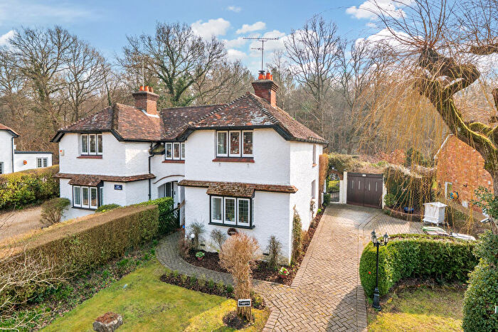 3 Bedroom Semi-Detached House For Sale In Fullers Road, Rowledge, Farnham, GU10