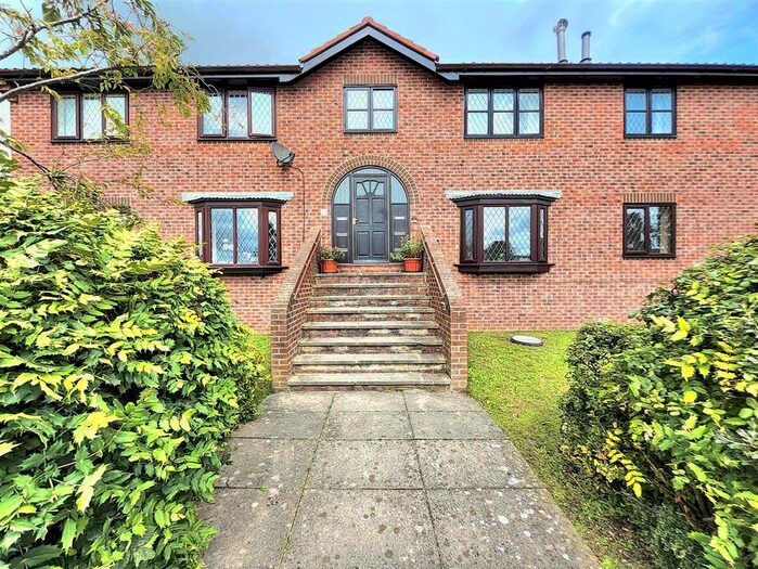 2 Bedroom Flat To Rent In Alma Way, Pickering, YO18