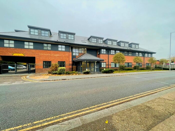 1 Bedroom Flat To Rent In Great North Road, Hatfield, AL9