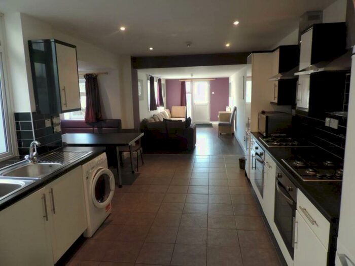 9 Bedroom House To Rent In Miskin Street, CF24