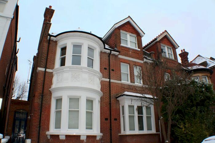 1 Bedroom Flat To Rent In Claremont Gardens, Surbiton, KT6