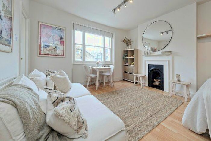 Studio To Rent In Nottingham Place, London, W1U