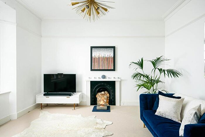 4 Bedroom Apartment For Sale In Percival Road, Bristol, BS8