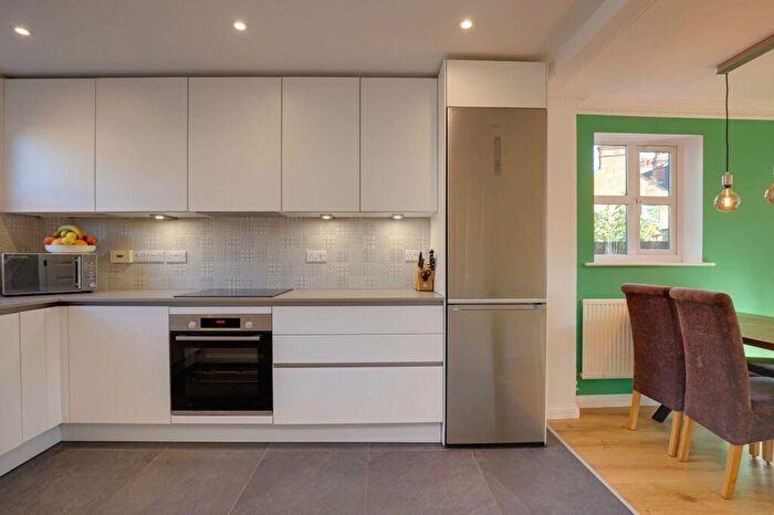 3 Bedroom End Of Terrace House For Sale In Elliots Way, Caversham, RG4