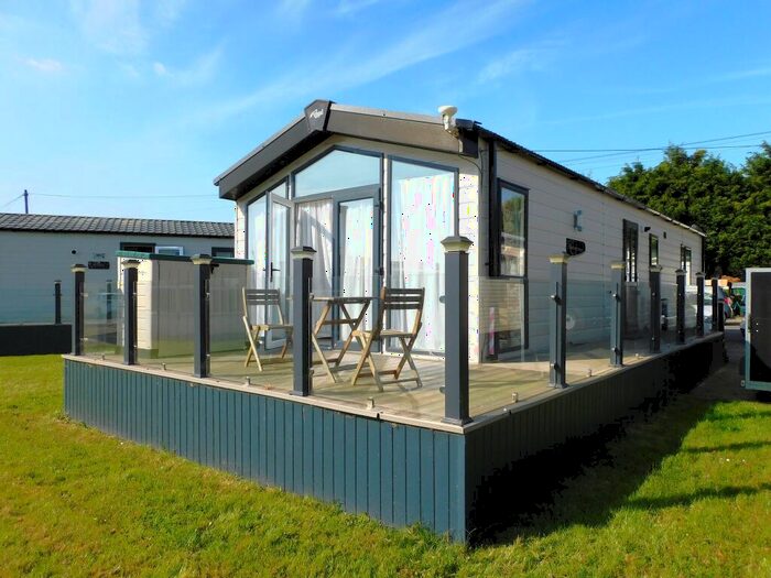2 Bedroom Mobile Home For Sale In Foremans Bridge Caravan Park, PE12