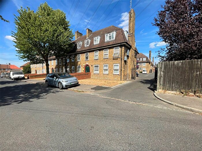 2 Bedroom Flat To Rent In Wingrove Road, London, SE6