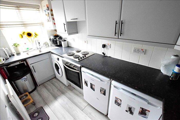 2 Bedroom Flat For Sale In Marlborough Road, Hanworth, Middlesex, TW13