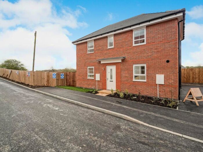 3 Bedroom Detached House To Rent In Hillcrest Road, Nuneaton, Warwickshire, CV10