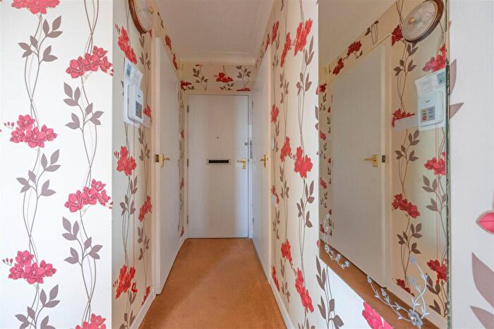 2 Bedroom Retirement Property For Sale In Holland Road, Westcliff-On-Sea, SS0