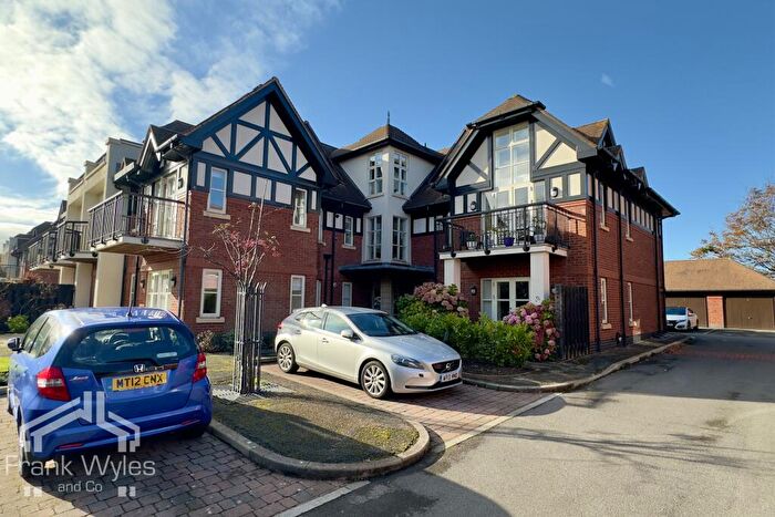 3 Bedroom Flat For Sale In The Royals, Lytham St Annes, Lancashire, FY8