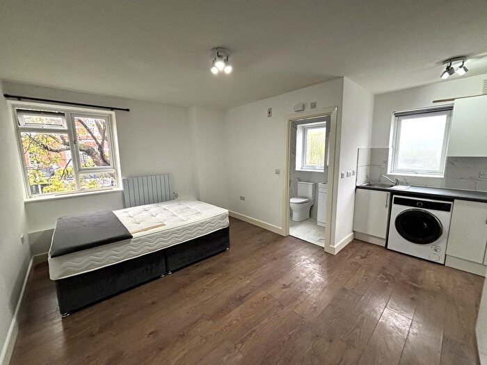 Studio To Rent In Colney Hatch Lane, N10