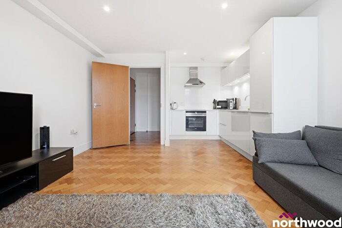 2 Bedroom Flat To Rent In Parkway, Chelmsford, CM2