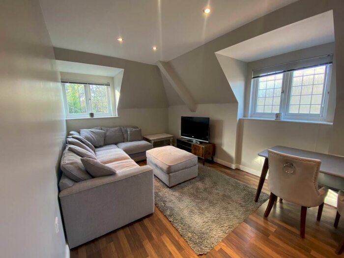 2 Bedroom Flat To Rent In Vernon Court, London Road, Ascot, SL5