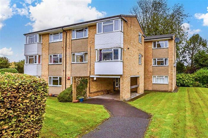 1 Bedroom Flat For Sale In Chenies Close, Tunbridge Wells, Kent, TN2