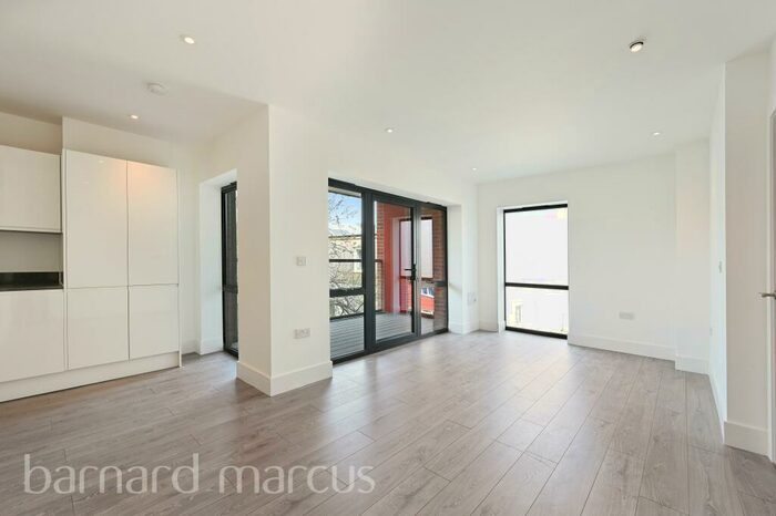 2 Bedroom Apartment To Rent In Etwell Place, Surbiton, KT5