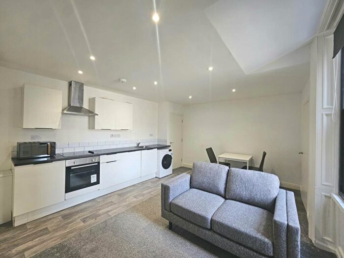 1 Bedroom Apartment To Rent In Eldon Place, Manningham, Bradford, BD1