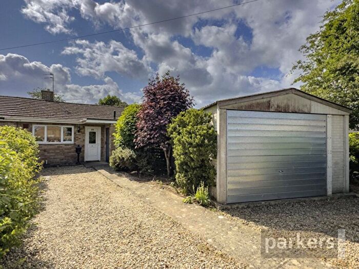 2 Bedroom Bungalow For Sale In Sealham Road, Ducklington, Witney, Oxfordshire, OX29