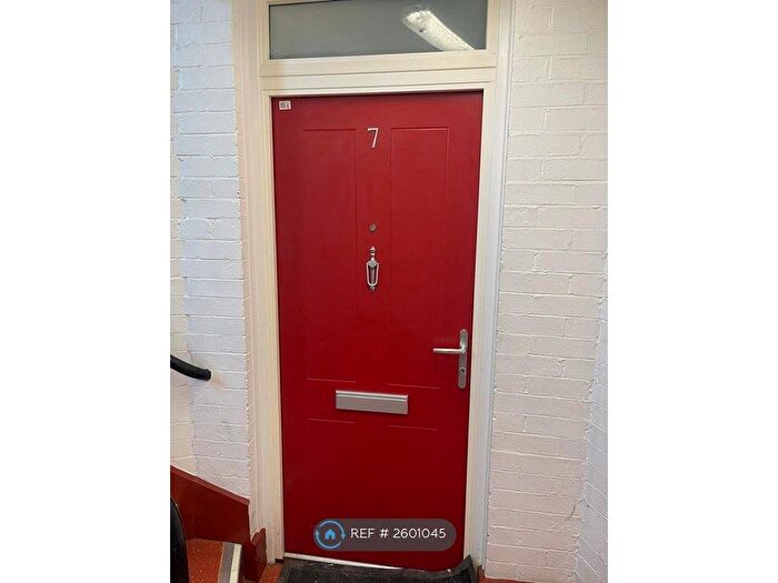 2 Bedroom Flat To Rent In Mowbray House, London, N2