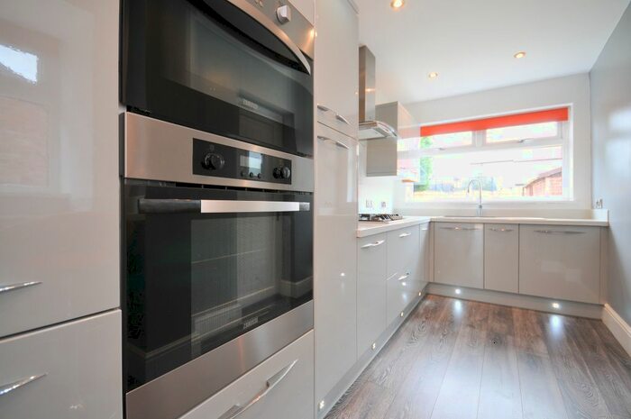 3 Bedroom Town House For Sale In Ashbourne Avenue, Cheadle, SK8