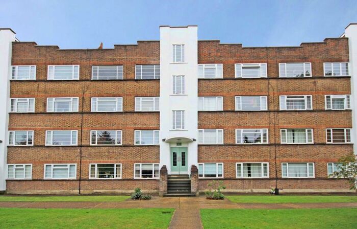2 Bedroom Flat To Rent In Park Road, Hampton Wick, Kingston Upon Thames, KT1