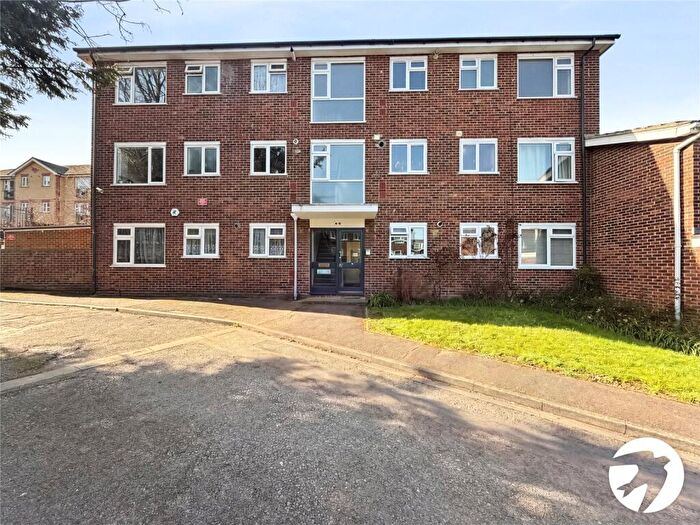 2 Bedroom Flat To Rent In Windfield Close, London, SE26