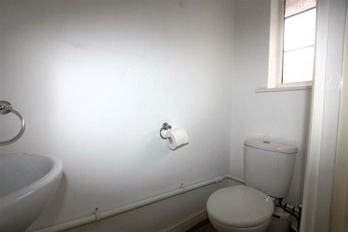 3 Bedroom End Of Terrace House For Sale In Beech Grove, Mitcham, CR4