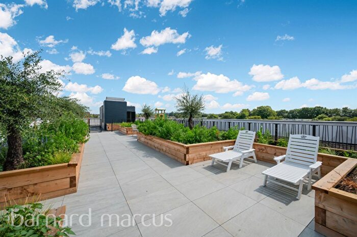 2 Bedroom Flat For Sale In Fallsbrook Road, London, SW16