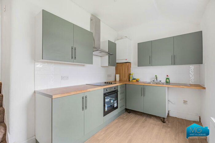 3 Bedroom Apartment To Rent In Sylvan Avenue, Muswell Hill, London, N22