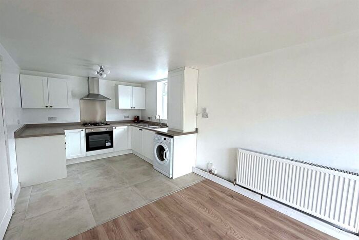3 Bedroom Semi-Detached House To Rent In The Clough, Halton, Runcorn, WA7
