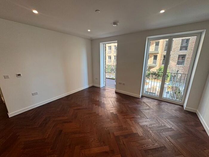 2 Bedroom Flat To Rent In Parkview Avenue, London, NW2