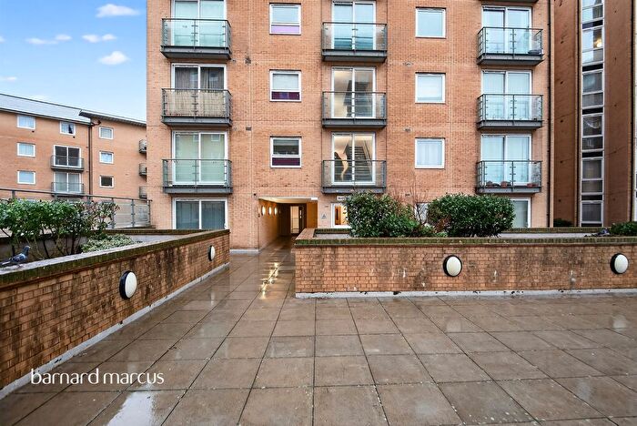2 Bedroom Flat For Sale In Bedfont Lane, Feltham, TW13