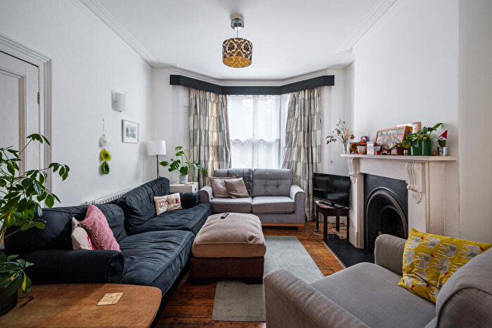 4 Bedroom End Of Terrace House To Rent In Albion Road, Newington Green, N16