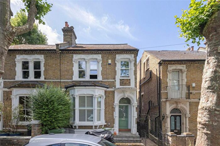 2 Bedroom Apartment For Sale In Becondale Road, London, SE19