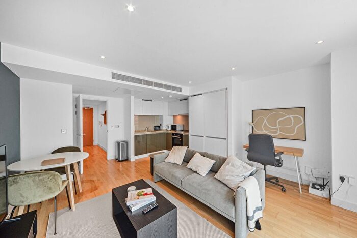 1 Bedroom Flat To Rent In Landmark East Tower, Marsh Wall, E14