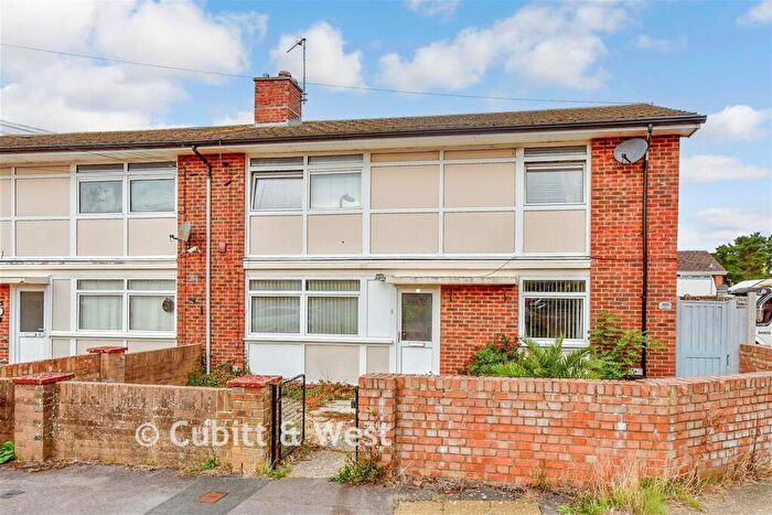 2 Bedroom Flat For Sale In Marldell Close, Havant, Hampshire, PO9