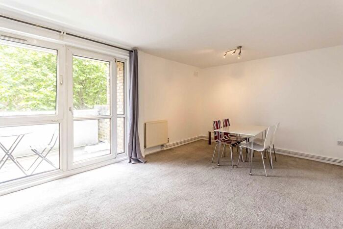 3 Bedroom Flat To Rent In St. Peter's Terrace, Fulham, SW6