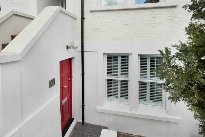 1 Bedroom Flat To Rent In Moore Park Road, Fulham, SW6