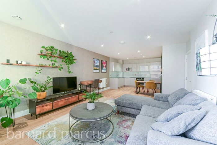 1 Bedroom Flat For Sale In Plough Lane, London, SW17