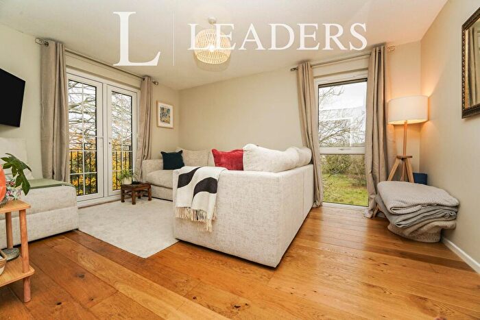 2 Bedroom Flat To Rent In Sandringham Court, GL53