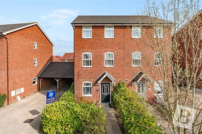 3 Bedroom Semi-Detached House For Sale In Park View, Castle Hill, Ebbsfleet Valley, Swanscombe, DA10