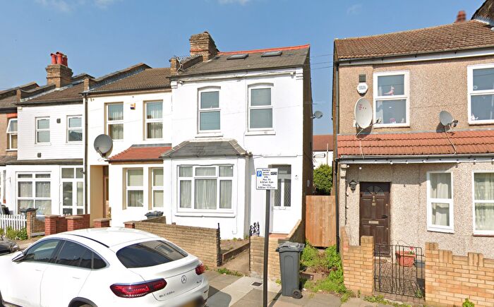 3 Bedroom Semi-Detached House To Rent In Stanley Road, Hounslow, TW3