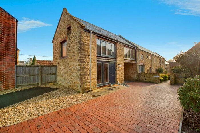 1 Bedroom Barn Conversion For Sale In Old Farm Walk, Merriott, TA16