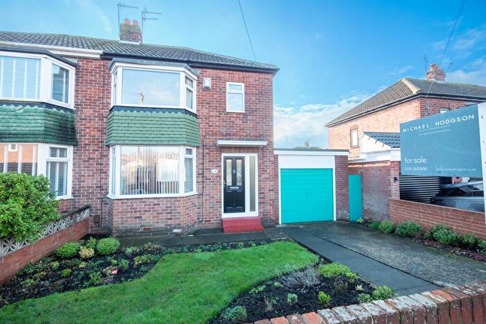 3 Bedroom Semi-Detached House For Sale In Brierfield Grove, High Barnes, Sunderland, SR4